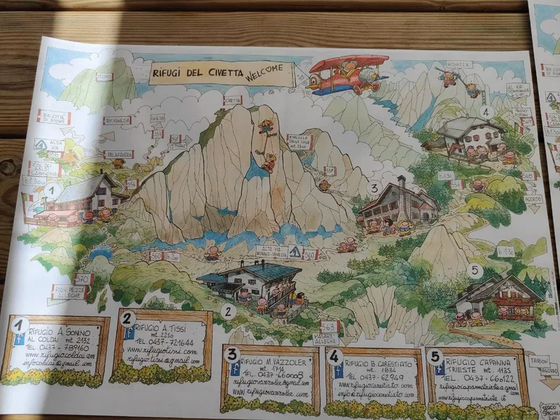 Tovaglietta con la mappa dei rifugi del Civetta al Rifugio Carestiato